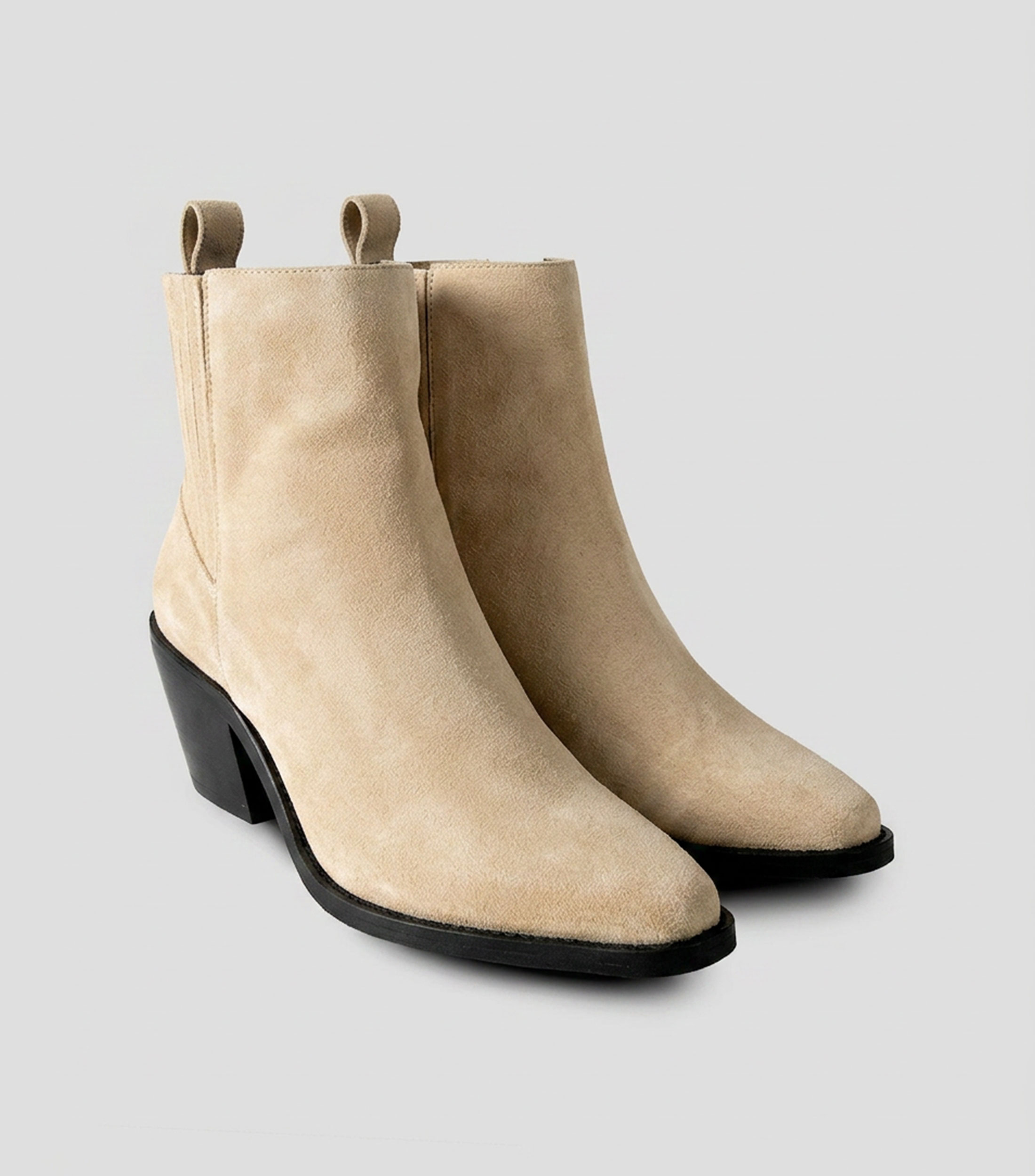 Botines en Gamuza con n Tacón Medio Ancho Mujer